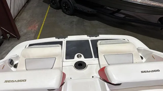 Slide: The Image of Sea-Doo Wake 210 Twin Jet 2010 - 15