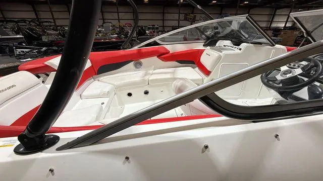 Slide: The Image of Sea-Doo Wake 210 Twin Jet 2010 - 6