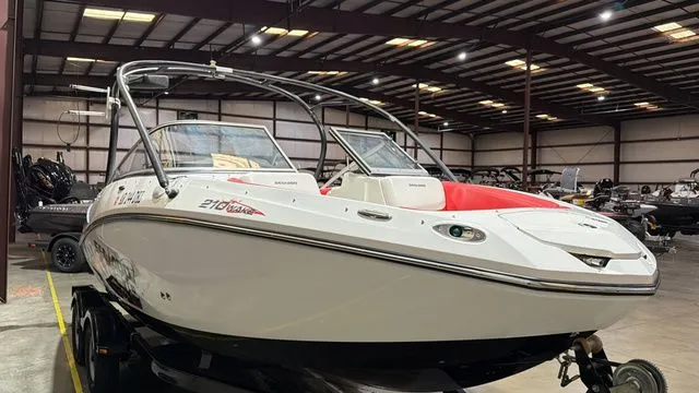 Slide: The Image of Sea-Doo Wake 210 Twin Jet 2010 - 7