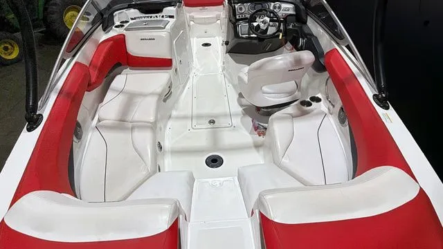Slide: The Image of Sea-Doo Wake 210 Twin Jet 2010 - 9