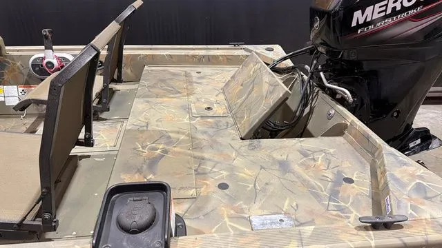 Slide: The Image of Tracker Grizzly 1754SC W/ Mercury 40 2018 - 9