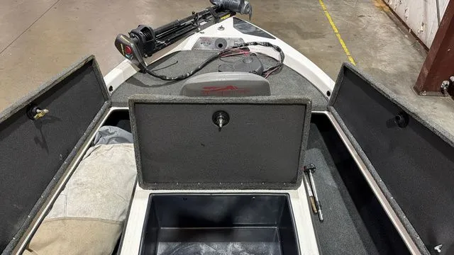 Slide: The Image of Skeeter SX180 W/ Yamaha 90HP 2003 - 14