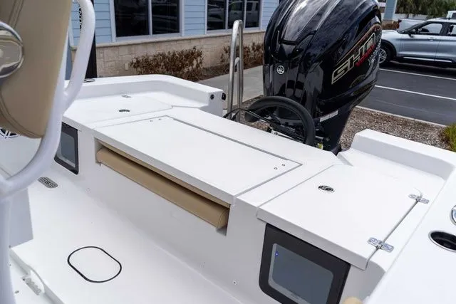 Slide: The Image of Sportsman Masters 227 Bay Boat 2026 - 17