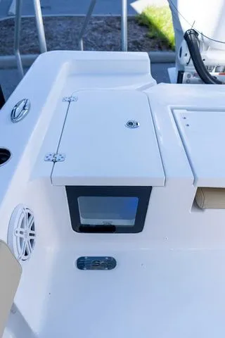 Slide: The Image of Sportsman Masters 247OE Bay Boat 2026 - 19