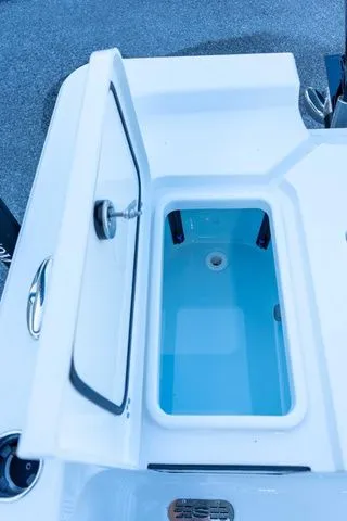 Slide: The Image of Sportsman Masters 247OE Bay Boat 2026 - 44