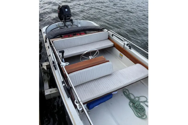 The Image of 1988 Boston Whaler 130 Super Sport boat with seating and outboard motor on water. - 0