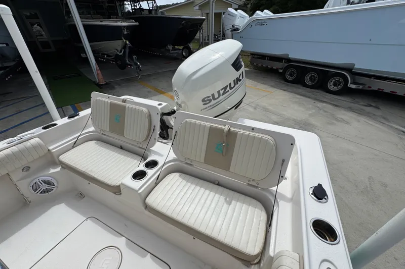 Slide: The Image of 2019 Carolina Skiff 21 Ultra Elite boat with Suzuki outboard motor, featuring comfortable seating. - 35