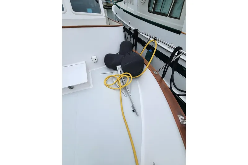 Slide: The Image of 2001 DeFever Pilothouse deck with yellow hose and black fenders. - 7