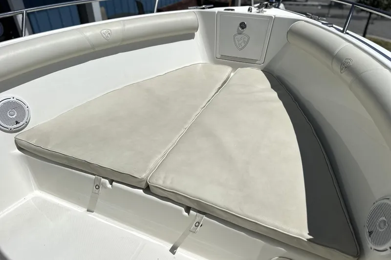 Slide: The Image of 2007 Century 2600 Center Console boat with cushioned seating area. - 9