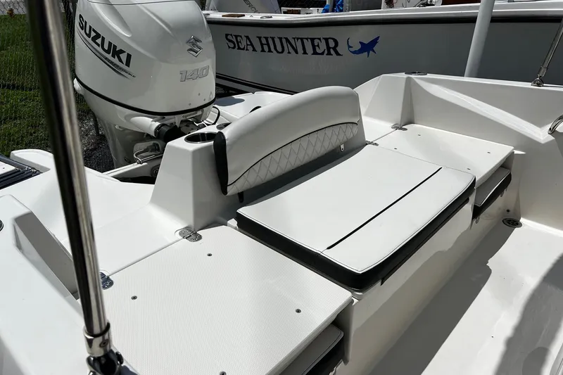 Slide: The Image of 2020 Stingray 186 CC boat with Suzuki 140 outboard motor, featuring white seating and deck. - 7