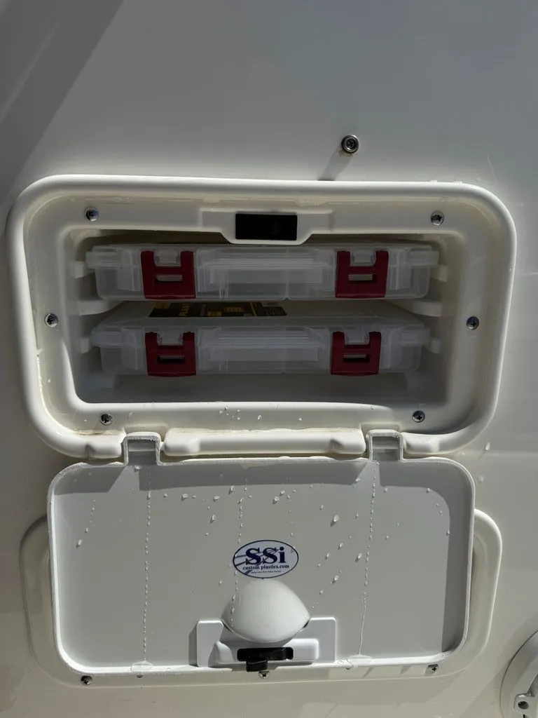 Slide: The Image of Boston Whaler Montauk 2025 - 12