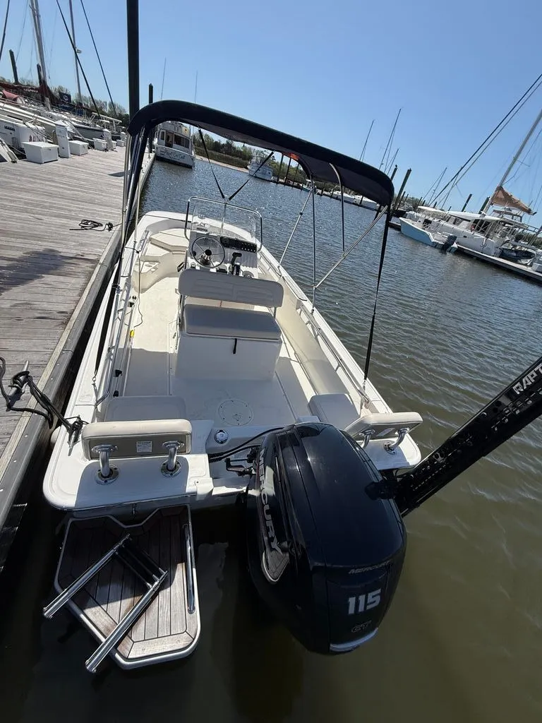 Slide: The Image of Boston Whaler Montauk 2025 - 23