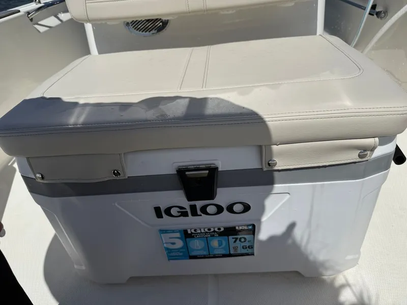 Slide: The Image of Boston Whaler Montauk 2025 - 9