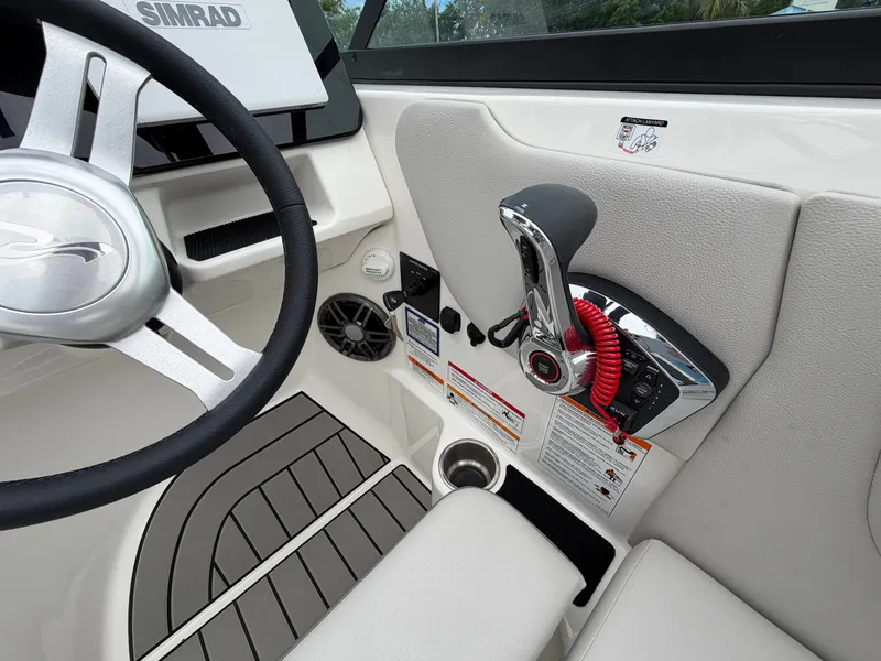 Slide: The Image of Sea Ray SDX 270 Outboard 2026 - 12