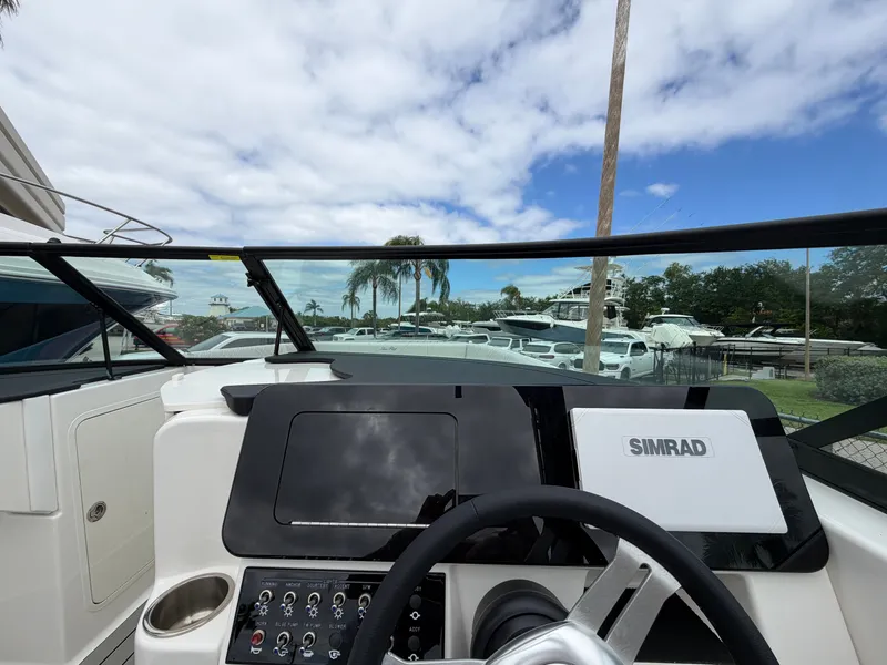 Slide: The Image of Sea Ray SDX 270 Outboard 2026 - 13