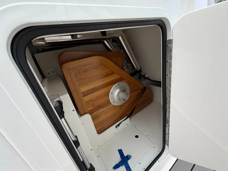 Slide: The Image of Sea Ray SDX 270 Outboard 2026 - 17