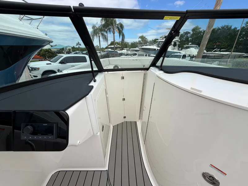 Slide: The Image of Sea Ray SDX 270 Outboard 2026 - 18