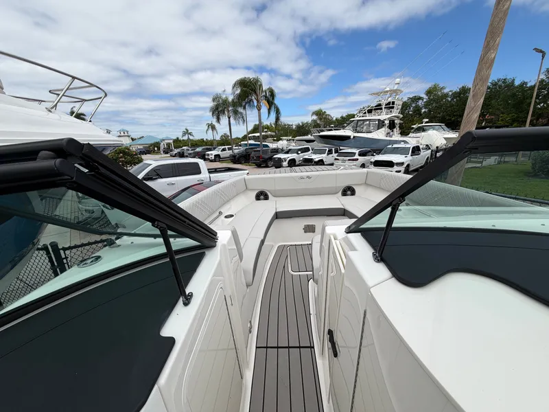 Slide: The Image of Sea Ray SDX 270 Outboard 2026 - 19