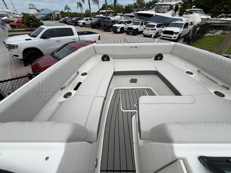 Slide: The Image of Sea Ray SDX 270 Outboard 2026 - 20