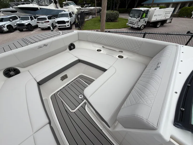 Slide: The Image of Sea Ray SDX 270 Outboard 2026 - 21