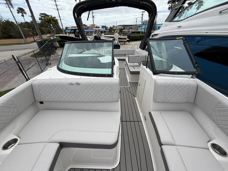 Slide: The Image of Sea Ray SDX 270 Outboard 2026 - 23