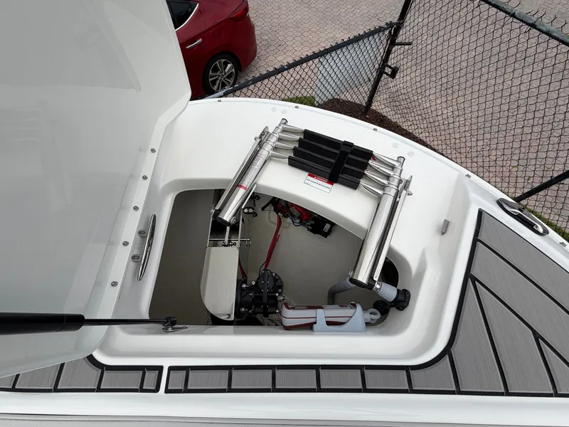 Slide: The Image of Sea Ray SDX 270 Outboard 2026 - 24