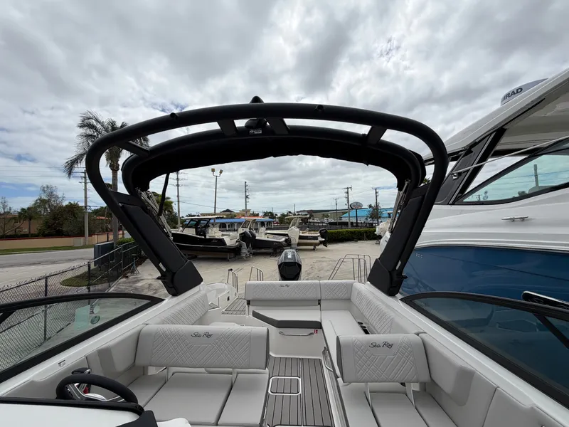 Slide: The Image of Sea Ray SDX 270 Outboard 2026 - 25