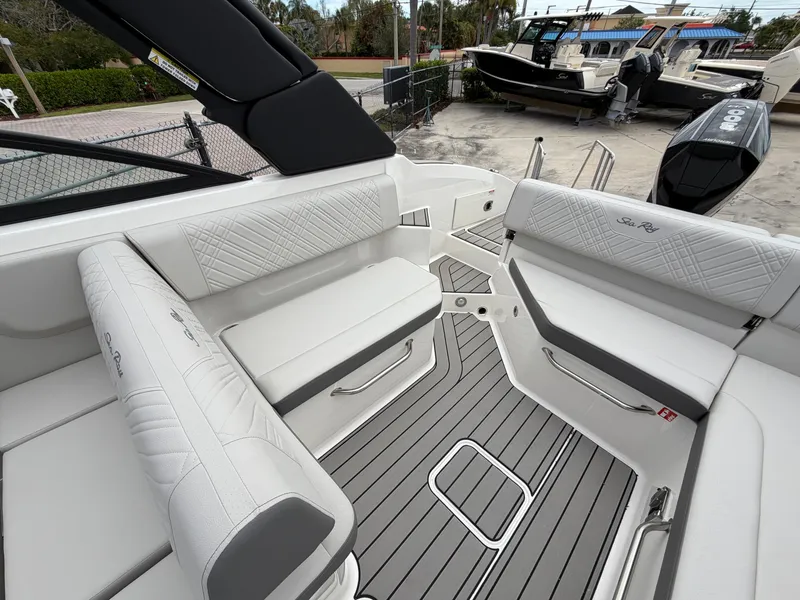 Slide: The Image of Sea Ray SDX 270 Outboard 2026 - 5