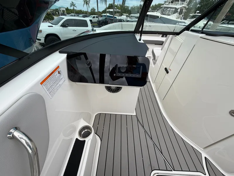 Slide: The Image of Sea Ray SDX 270 Outboard 2026 - 7