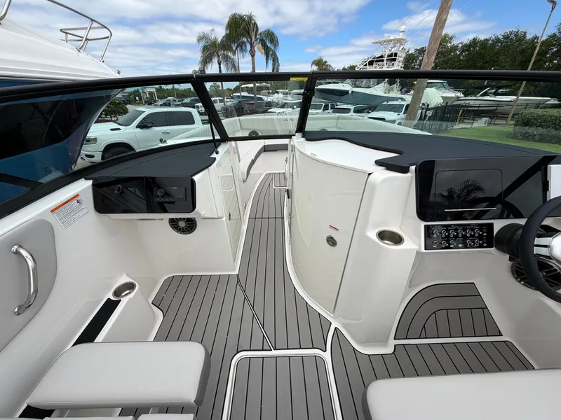 Slide: The Image of Sea Ray SDX 270 Outboard 2026 - 9