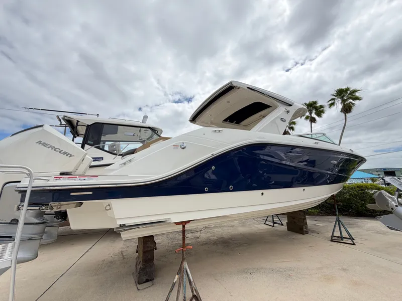 Slide: The Image of Sea Ray SLX 310 Outboard 2026 - 10