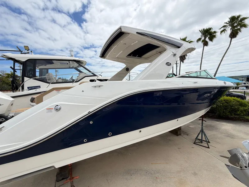 Slide: The Image of Sea Ray SLX 310 Outboard 2026 - 11