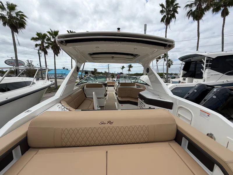 Slide: The Image of Sea Ray SLX 310 Outboard 2026 - 17