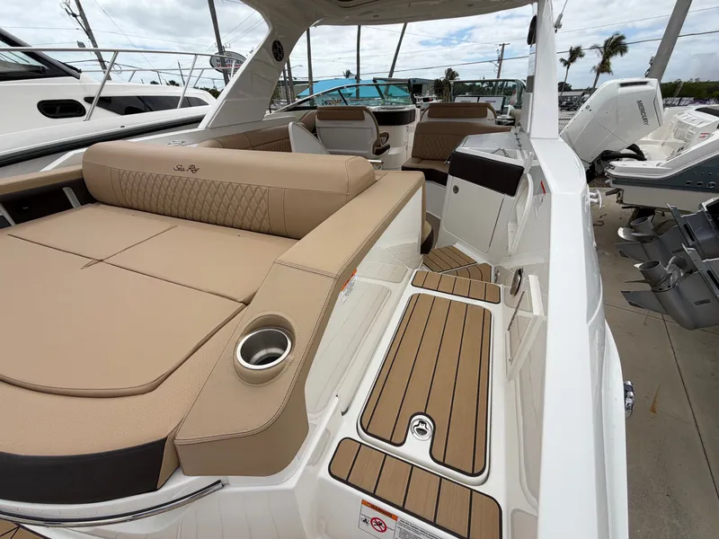Slide: The Image of Sea Ray SLX 310 Outboard 2026 - 18