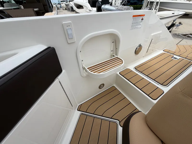 Slide: The Image of Sea Ray SLX 310 Outboard 2026 - 19