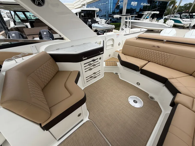 Slide: The Image of Sea Ray SLX 310 Outboard 2026 - 22