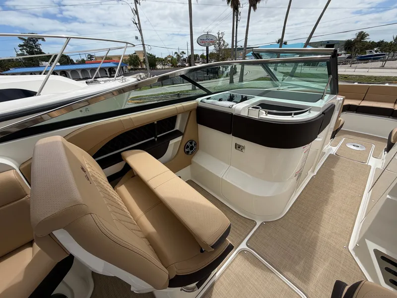 Slide: The Image of Sea Ray SLX 310 Outboard 2026 - 32