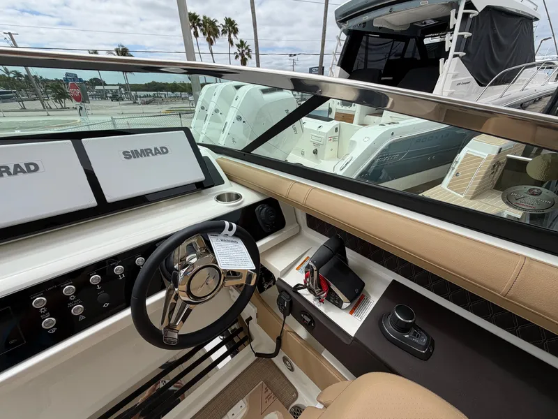 Slide: The Image of Sea Ray SLX 310 Outboard 2026 - 35