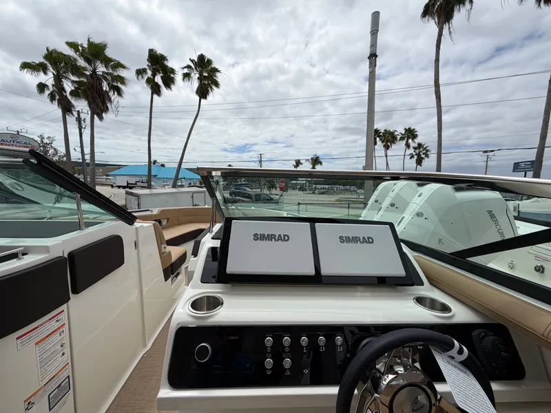 Slide: The Image of Sea Ray SLX 310 Outboard 2026 - 37