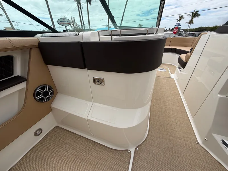 Slide: The Image of Sea Ray SLX 310 Outboard 2026 - 41