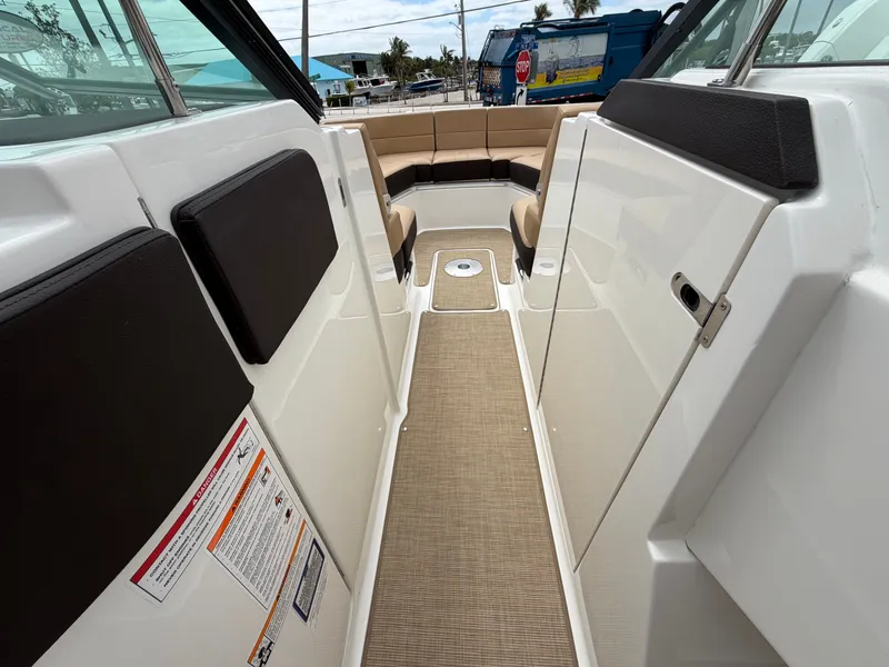 Slide: The Image of Sea Ray SLX 310 Outboard 2026 - 47