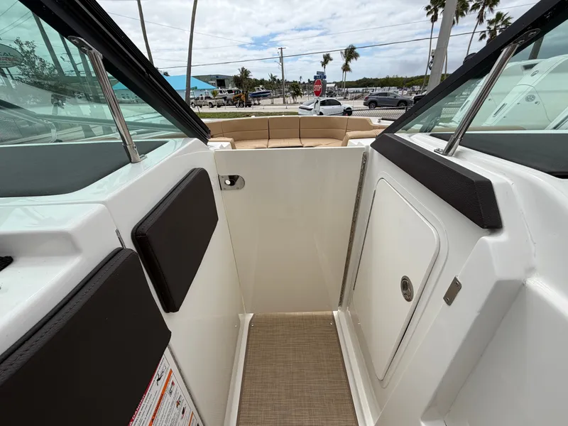 Slide: The Image of Sea Ray SLX 310 Outboard 2026 - 48