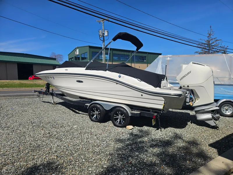 Slide: The Image of Sea Ray 21 SPX OB 2023 - 1
