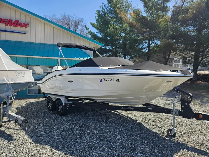 Slide: The Image of Sea Ray 21 SPX OB 2023 - 3