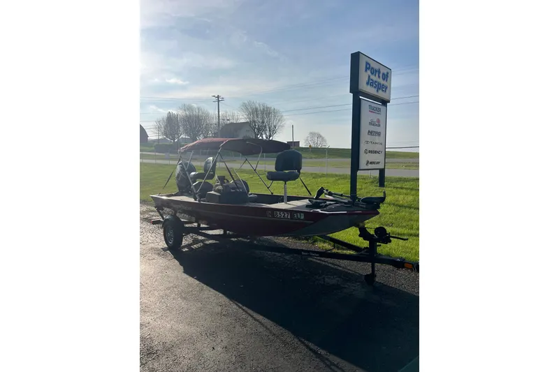 The Image of 2023 Tracker Bass Tracker Classic XL boat at Port of Jasper dealership. - 1