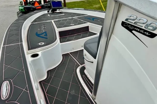 Slide: The Image of 2015 Robalo 226 Cayman boat deck with sleek black and white design. - 12
