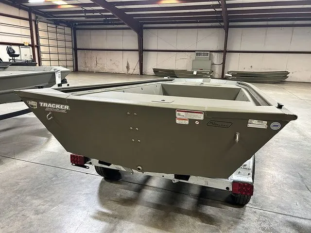 Slide: The Image of Tracker Grizzly 1648 Utility 2026 - 6