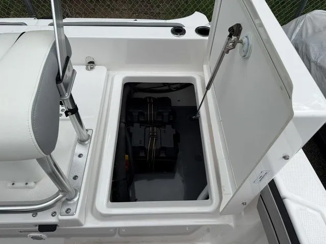 Slide: The Image of Yamaha 195 FSH Sport 2025 boat with open storage compartment. - 18