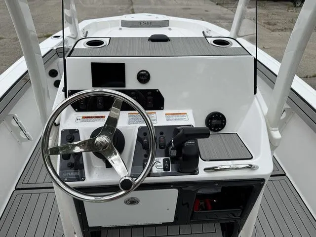 Slide: The Image of Yamaha Boats 195 FSH Sport 2025 helm with steering wheel and controls. - 19