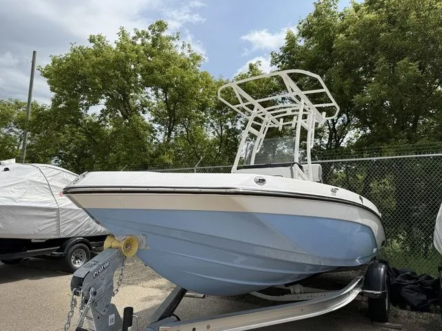 Slide: The Image of Yamaha Boats 195 FSH Sport 2025 on trailer, blue and white design. - 2